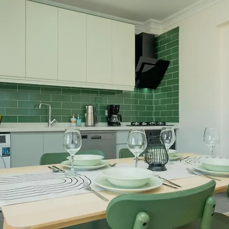 Апартаменты Bluey Calis House *