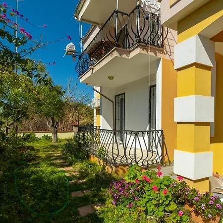 Апартаменты Bluey Calis House *